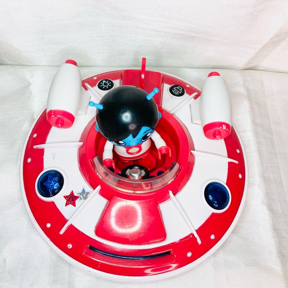Ryans World with Figure Working light up Spaceship Toy - Picture 8 of 9